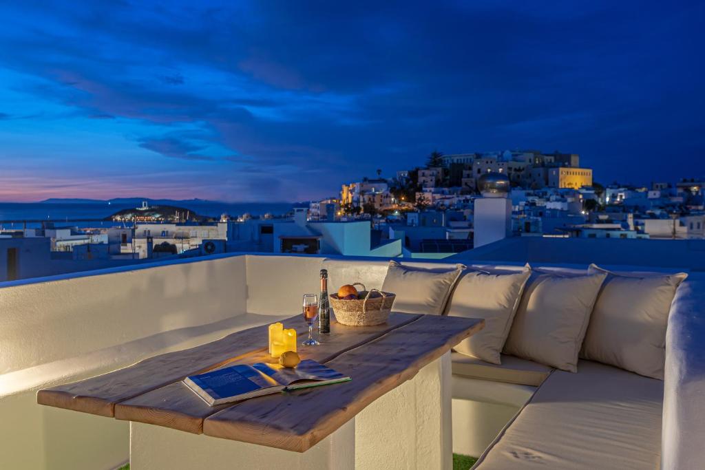 Naxian Horizon , Naxos Chora