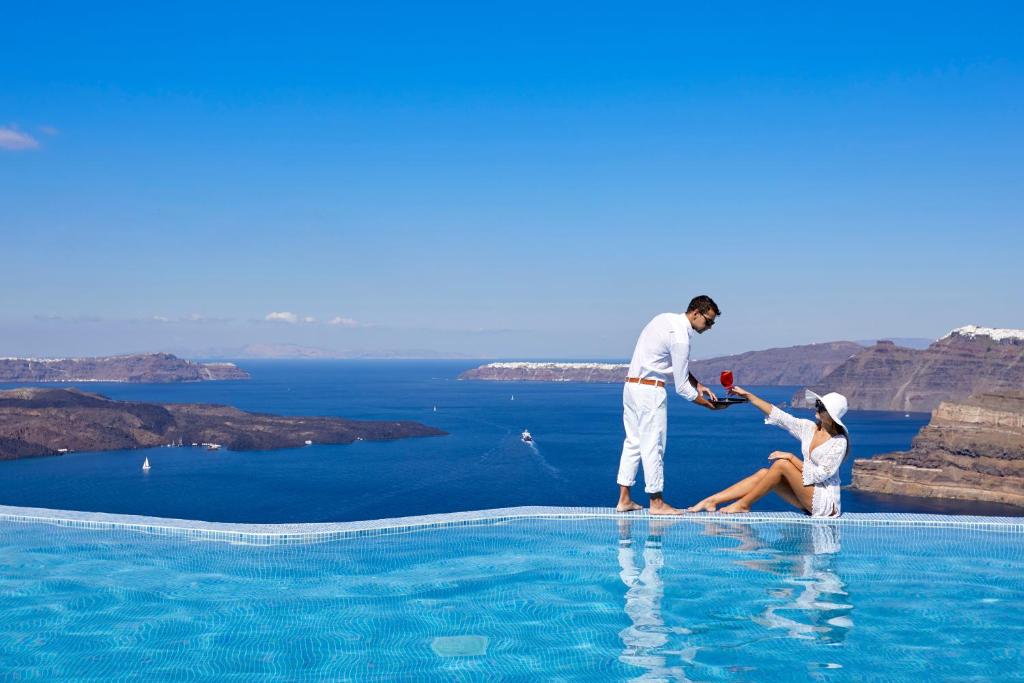Suites of the Gods Cave Spa Hotel , Caldera Megalochori , Santorini